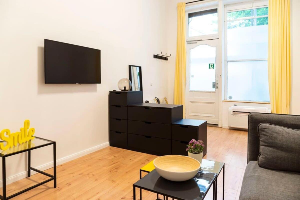 Spacious Two Br Plus Ac Plus Selfcheckin Berlijn Buitenkant foto